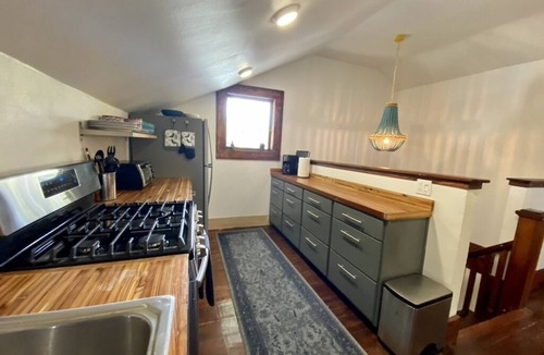 Clarksville House | Cozy Cool Apartment on 6th Street! WALK TO ACL FEST!