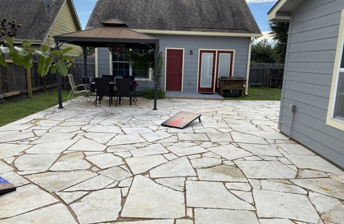 Montopolis House | Cozy Cottage Close to COTA, ACL, SXSW, kids welcome!