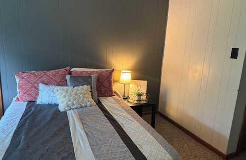 Nacogdoches Other | Cozy country farmhouse, 3 bedrooms, an office/bonus room, WiFi and AC. Pets OK.