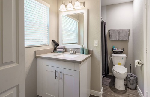 Montrose Apartment | Cozy Downtown, Montrose Studio! Free parking !