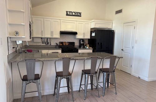 Biggs Field House | Cozy Family Home w/Fenced Yard, Sunset View & BBQ