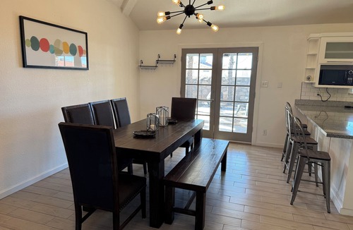 Biggs Field House | Cozy Family Home w/Fenced Yard, Sunset View & BBQ