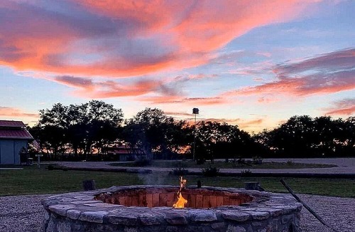 Mountain Home RV Rental | Cozy Glamping Yurt with Wildlife Views near Mountain Home, Texas