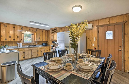 Graham House | Cozy Graham Retreat ~ 3 Mi to Lake Eddleman!