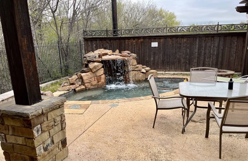 Argyle House | Cozy Guest House with Plunge Pool and Outdoor Kitchen!