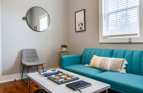 Arabi House | Cozy Historic NOLA Duplex! 12min to French Quarter