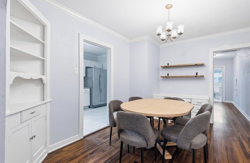 Knox - Henderson House | Cozy Home + Knox Henderson + Nightlife + Sleeps 8