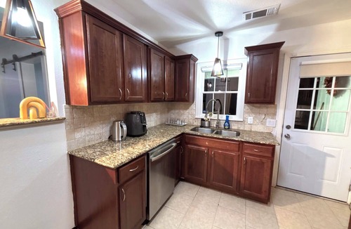 Northwest Dallas House | Cozy Home, Midway Hollow Dallas :WFH Office :Families & Relocations.Pets welcome