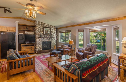 San Juan River Village House | Cozy Home w/Hot Tub: 7 Mi to Pagosa Hot Springs