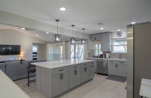Seven Points House | Cozy Lake House on Cedar Creek Lake/Spacious Outdoor Deck on the Lake & Firepit