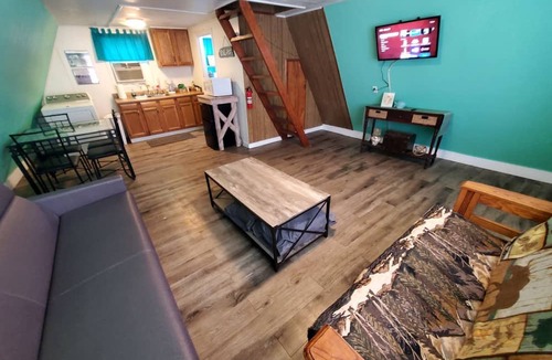 Cisco Cabin | Cozy Lakeside Cabin with Private Dock & Resort Access Near Lake Cisco, Cisco, TX