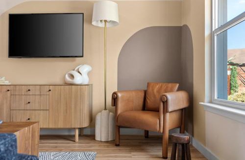 St. Edwards Apartment | Cozy Loft Near SOCO, Downtown! Parking, Dogs OK, WiFi