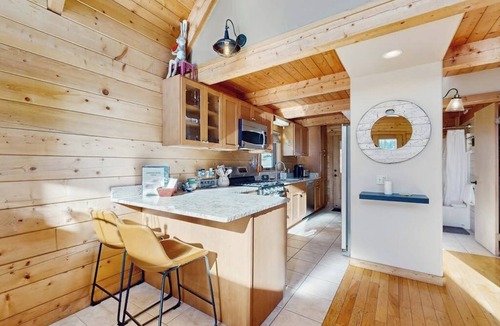 Lake Hatcher Park House | Cozy modern cabin with private hot tub, grill, deck, balcony, & W/D