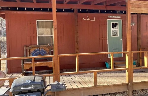 Mayhill Cabin | Cozy Mountain Cabin with Hot Tub: A Relaxing New Mexico Getaway for Three