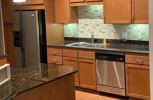 Greenway Plaza-Upper Kirby Apartment | Cozy Night Stay In River Oaks