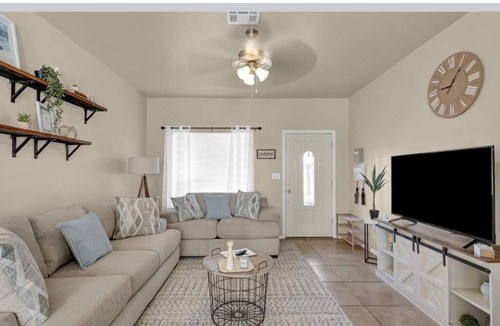 Biggs Field Ski Chalet | Cozy Point Retreat : Relax and Unwind in our Home