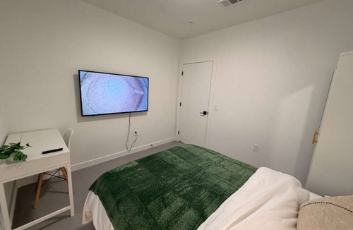 Capitol District Apartment | Cozy private bedroom in 5 bed-2bath apartment in Austin with AC and gym