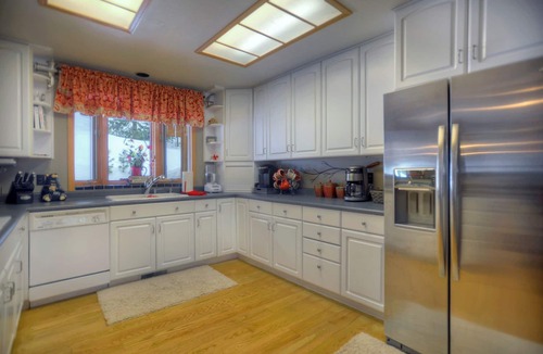 Bayfield House | Cozy Seven Pines Cabin | Fireplace & Trail Access