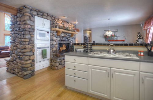 Bayfield House | Cozy Seven Pines Cabin | Fireplace & Trail Access