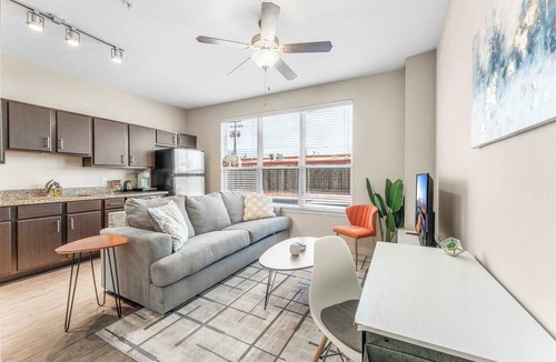 South Congress Apartment | Cozy SoCo 1BR King Suite w/GymPickleballLaundry