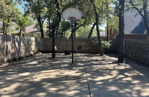 Bedford House | Cozy & Spacious 4BR Home Away from Home - 12 Mins from DFW Airport