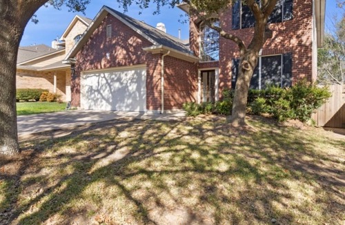 Scofield Farms House | COZY SUNTERRO SERENITY IN NORTH AUSTIN. PET FRIENDLY!