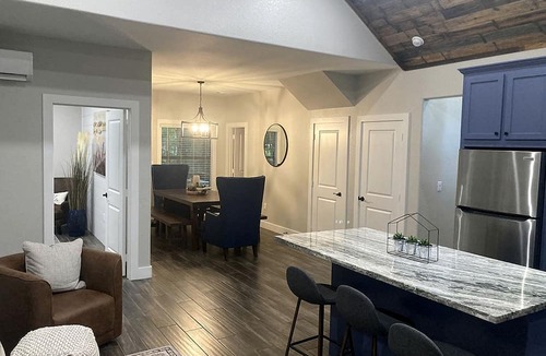 Livingston Cabin | Cozy Tree House with Beautiful Modern Interior in Livingston, Texas
