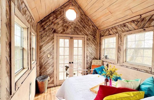 Celeste Cabin | Creekside Tree House with Private Pool in Celeste, Texas, for Memorable Glamping Stays in the South