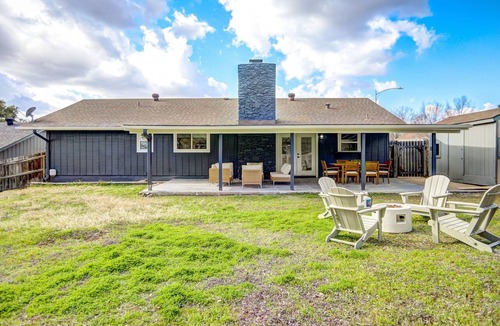 North Austin Civic Association House | Custom Designer Home. Sleeps 9. Close to domain Q2