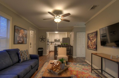 Arlington Heights House | Cute 2/2 Bungalow in Historical Arlington Heights