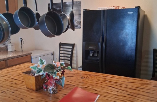 Eastland Cabin | Cute little 1 bedroom cabin on lake Lake Leon in Eastlake, Tx.
