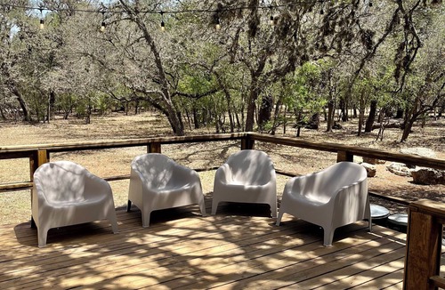 Rio Frio Cabin | Cute, Secluded cabin in the Woods, 2 miles from Garner State Park