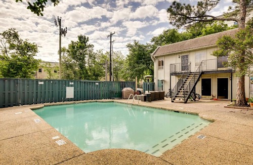 Knox - Henderson House | Dallas Condo w/Pool Access - Walk to Knox Street!
