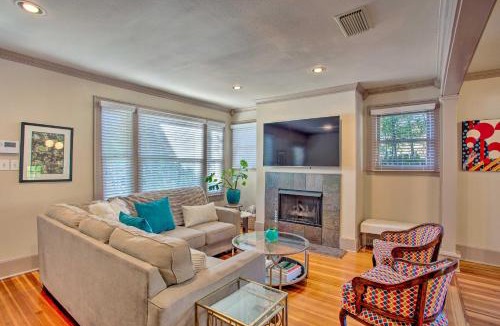 Lower Greenville House | Dallas Couples Retreat: Walk to Lower Greenville!