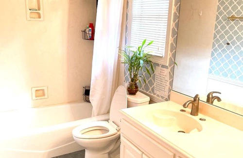 Far North Dallas House | Dallas TX. Big discount private bedroom, Queen bed high Wi-Fi, TV. share kitchen
