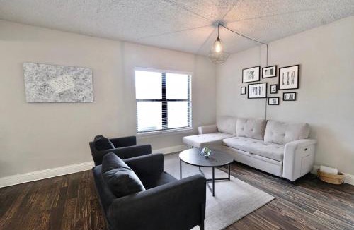 North Dallas Apartment | Dallas Urban Comfort and Arboretum Tickets