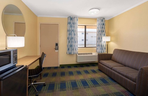 Alamogordo Hotel | Days Inn by Wyndham Alamogordo/White Sands