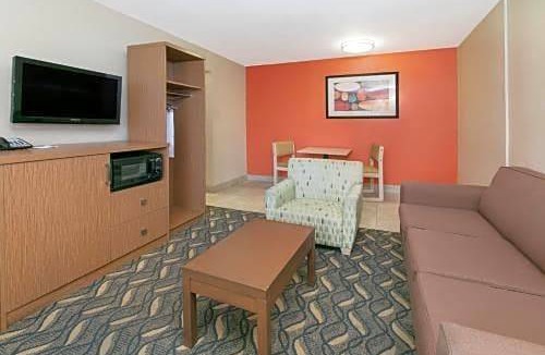 Arlington Hotel | Days Inn & Suites by Wyndham Arlington Near Six Flags