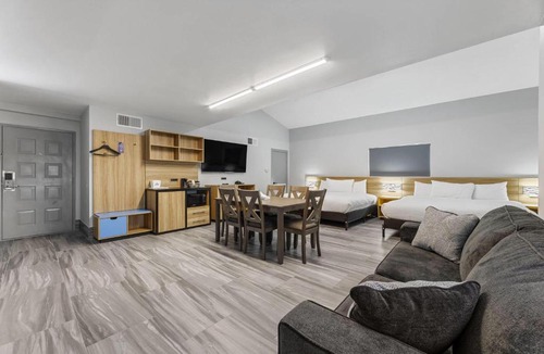 Texas City Hotel | Days Inn & Suites by Wyndham Texas City - Galveston Area
