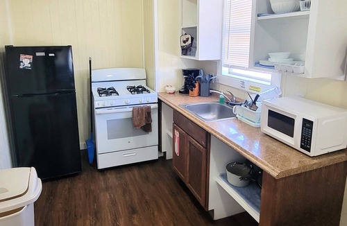 Old Town Cottage | DB 12-Even Keel, 2 BR, 1 Bath Cottage with Kitchenette, Walk to Beach, Dogs OK!