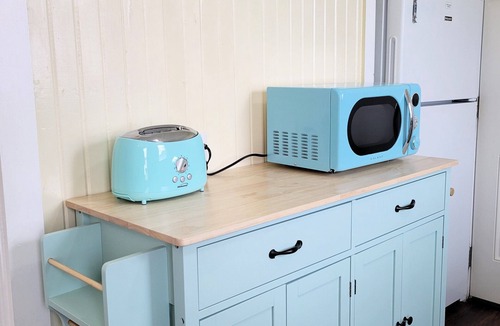 Old Town Cottage | DB 9 Low Tide-1 BR Cottage, Living Room, Kitchenette, Walk to Beach, Dogs OK!