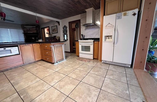 Carlsbad House | Delightful 2-bedroom house with AC in sunny Carlsbad and river view.