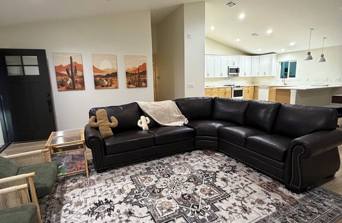 Drexel Heights House | Desert Romance, Hill side, 8 min Gem-show 11 from down town 2 king bds 2 q beds