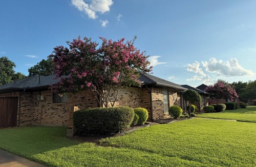 Highland Village House | Designer Mid Century 4 Bedroom 3 Bath House with large rooms and back yard.