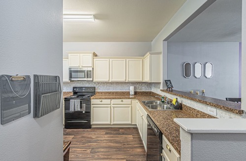 Dallas House | DFW Perfect Home with Garage Parking, Gated Yard,Business Amenities,Arcade game!