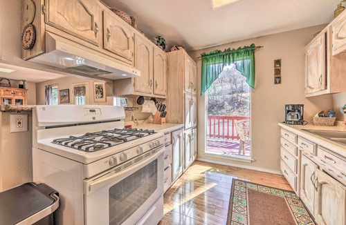 Alto House | Dog-Friendly Alto Escape w/Hot Tub + Foosball!