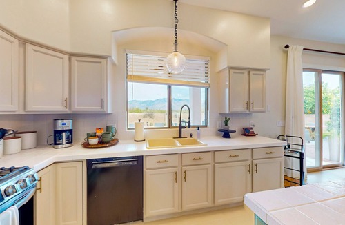 Oro Valley House | Dog-friendly home with mountain views, ample outdoor space, & washer/dryer