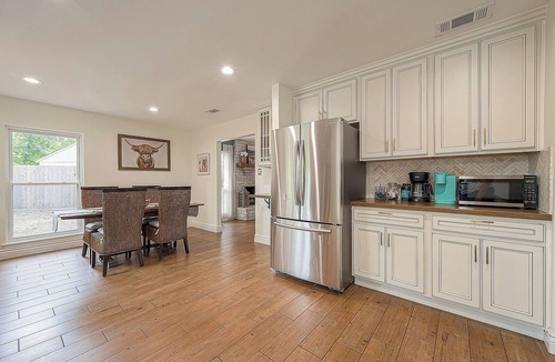 Grogan's Mill House | Dog Friendly & just one mile to Woodlands Town Center!