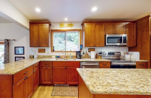 Durango House | Dog-friendly townhome with mountain view, fireplace, patio, grill & W/D