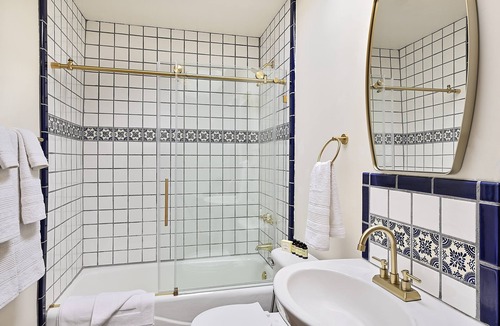 Downtown Santa Fe Bed & Breakfast | Dos Hermanas Casita 5 | Walk to Plaza | Courtyard